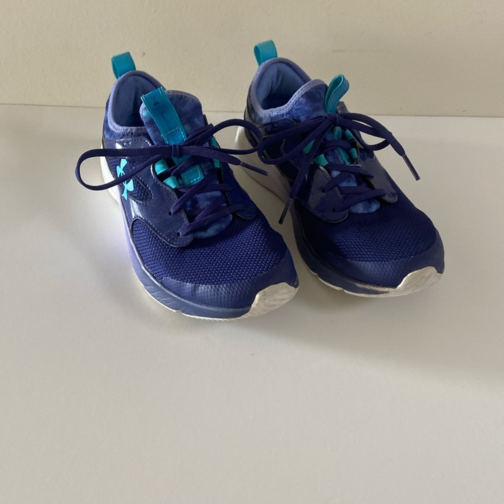 Under Armour Infinity 2.0 Novelty running shoes, Kids sz 5 Y, used excellent con